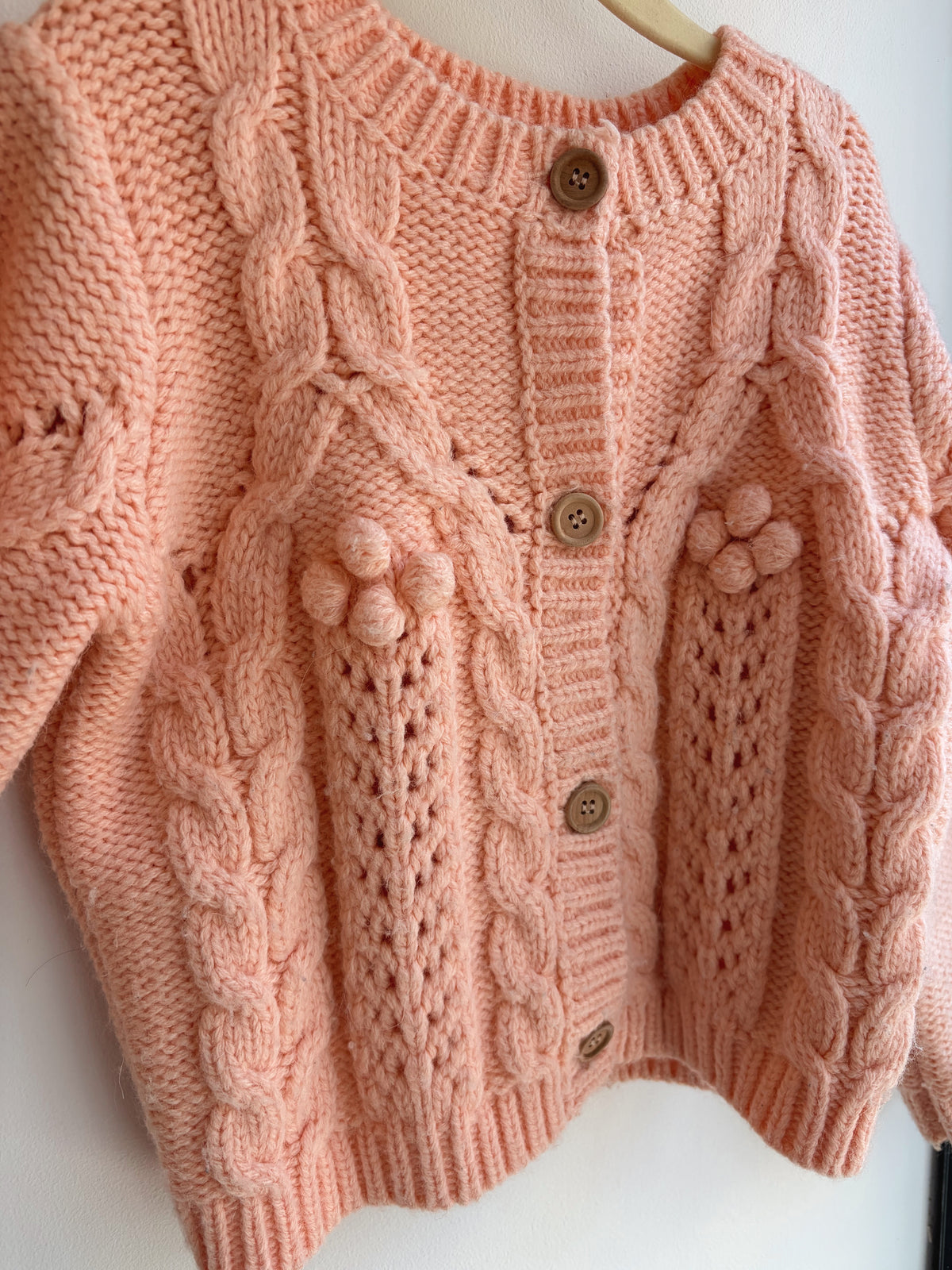 Gilet en maille à pompons – Louise Misha