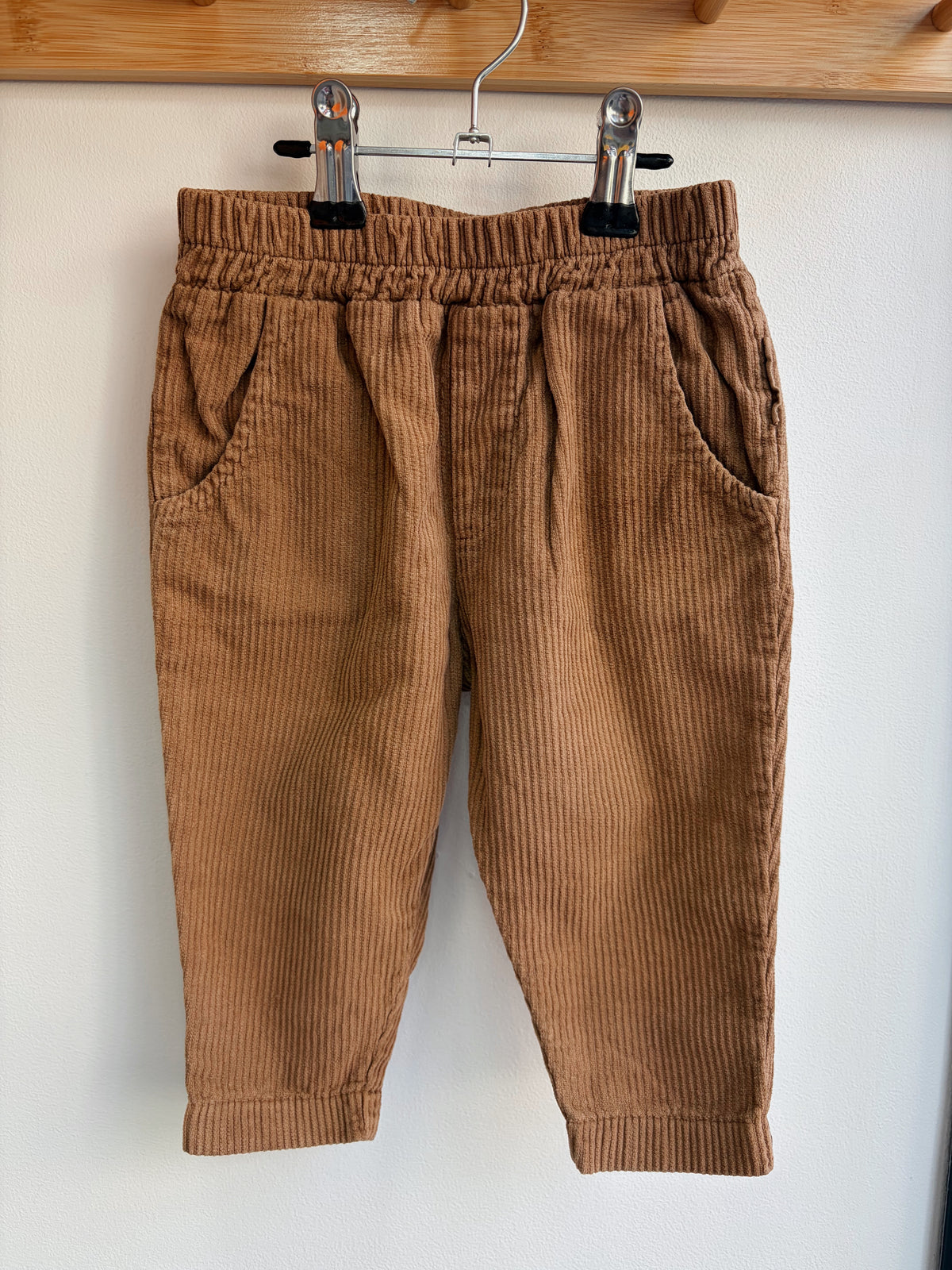 Pantalon en velours côtelé marron – Maed for Mini