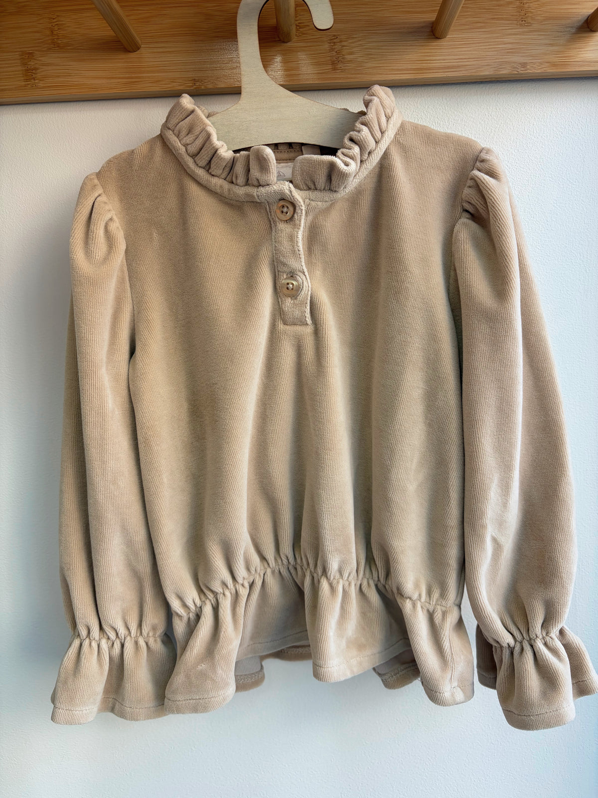 Blouse en velours beige à volants – Navy Natural