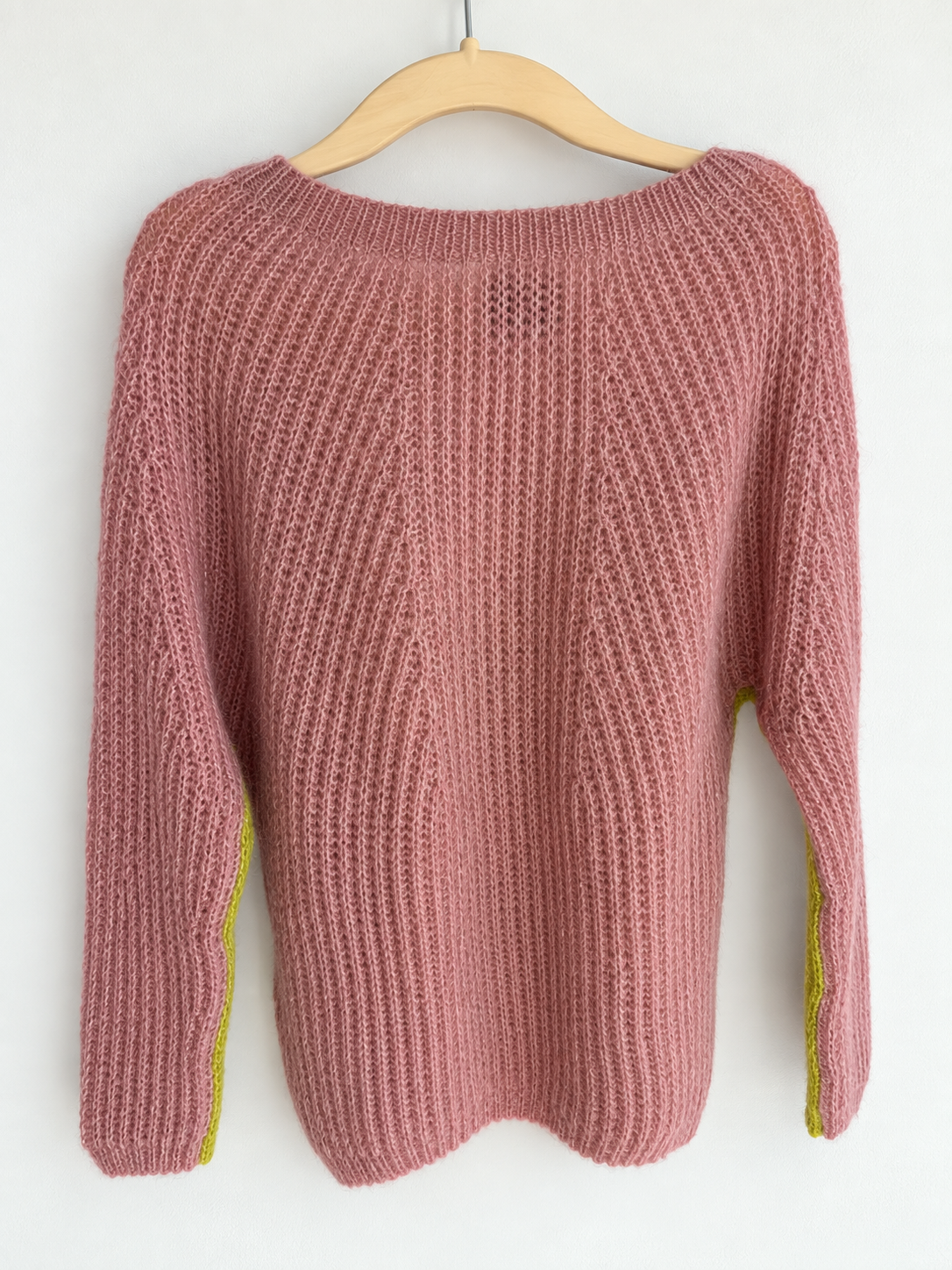 Pull en maille rose et vert – CKS