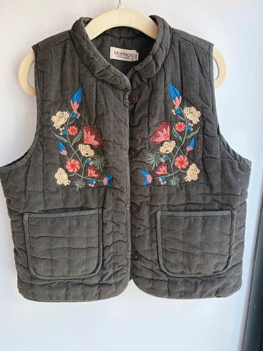 Veste sans manches matelassée brodée – MarMar Copenhagen