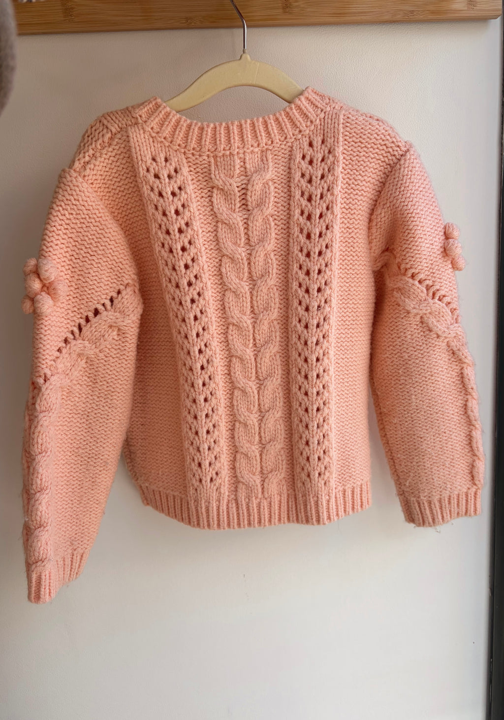 Gilet en maille à pompons – Louise Misha