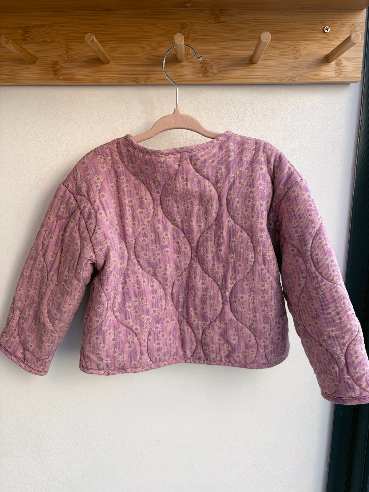 Veste matelassée à fleurs parme – Zeeman
