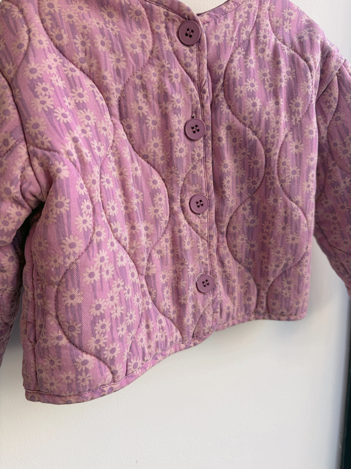Veste matelassée à fleurs parme – Zeeman
