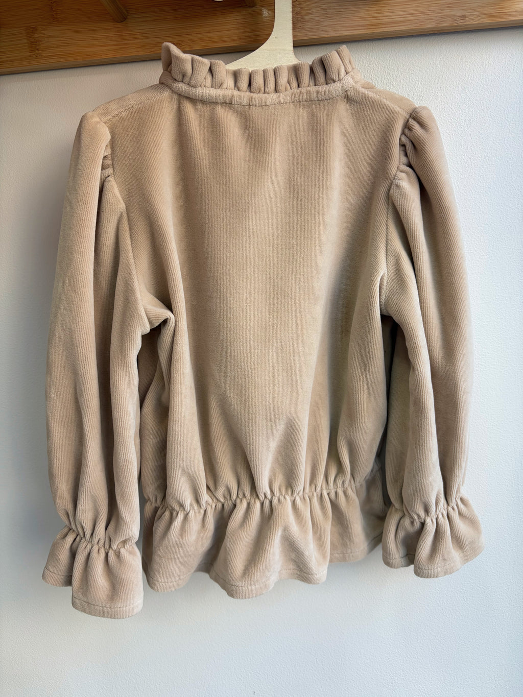 Blouse en velours beige à volants – Navy Natural