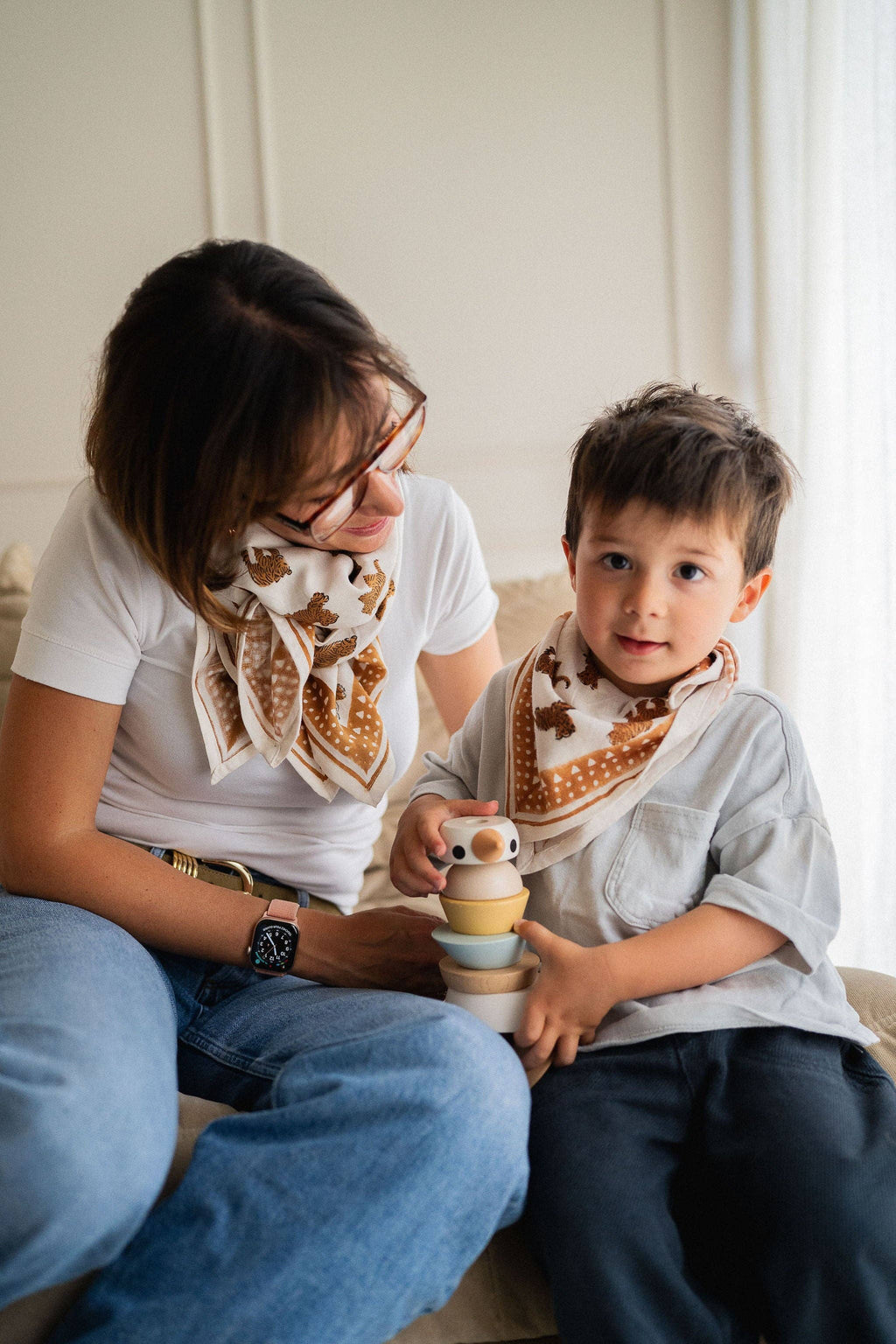 Petit foulard Oscar – tigre milk, vue 3